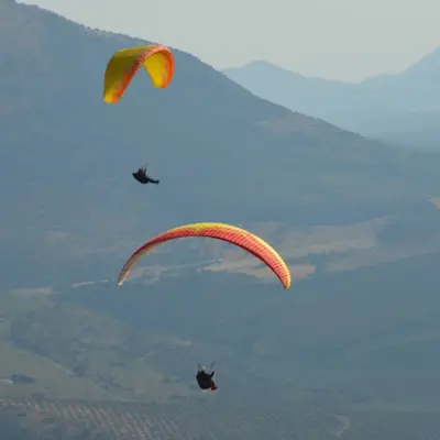 Bautismo de vuelo en parapente biplaza en Cañete La Real