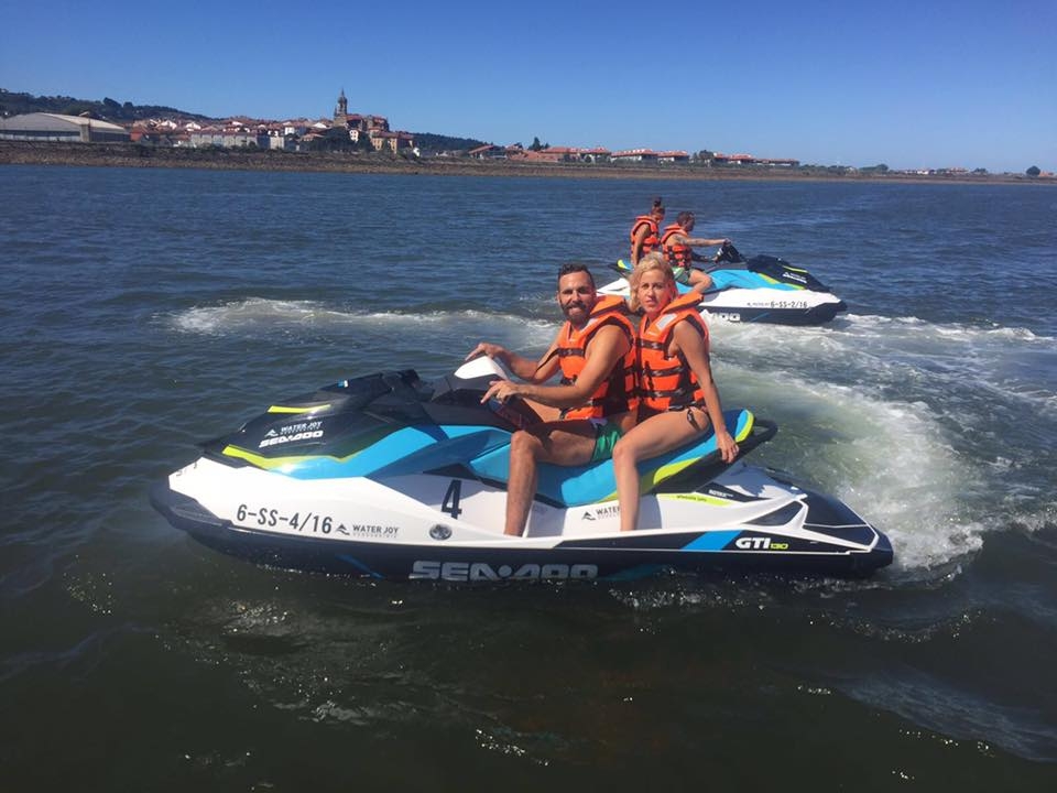 Moto de agua en Hondarribia en circuito